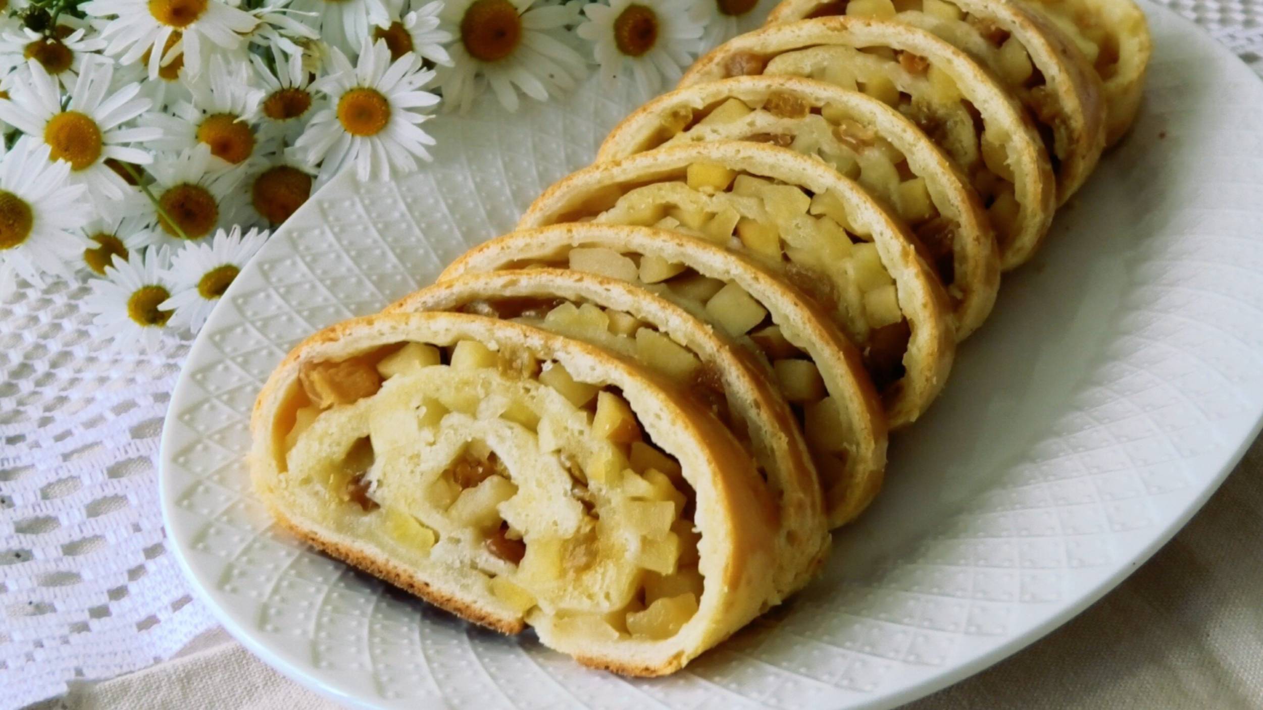 Быстрый рулет к чаю с яблоками. смотреть онлайн