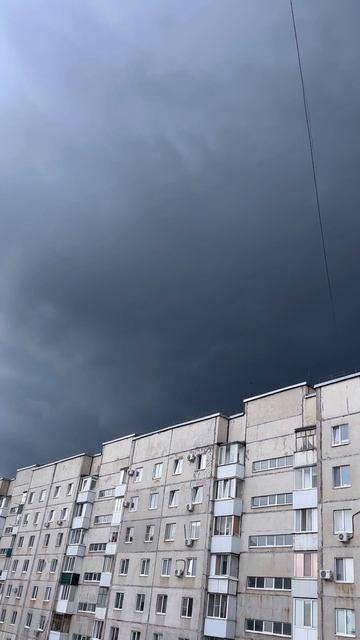 Страшно и одновременно красиво 🫣😍. Природа непредсказуемая, днем солнце вечером дождь. смотреть онлайн