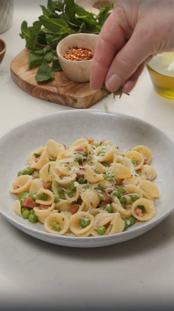 Barilla Ореккьетте с панчеттой, горохом и мятой смотреть онлайн