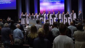 Буду жить под защитой Твоих крыл