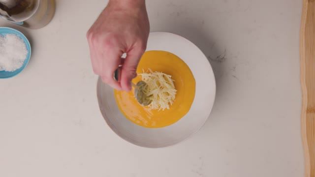 Barilla Тыквенный крем-суп с Филини и беконом смотреть онлайн