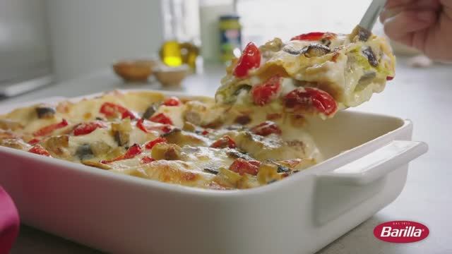 Barilla Лазанья с баклажаном, соусом песто и томатами черри смотреть онлайн