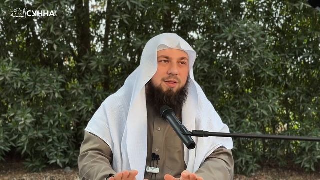Каких цветов нельзя носить одежду? || Сирадж Абу Тальха смотреть онлайн