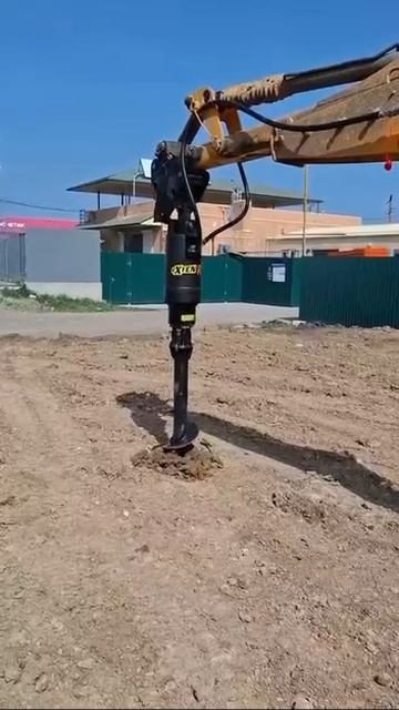 Гидромолот Exten R500 и Гидробур RX8 на Lonking 83. Щетка дорожная EC2200/700 на Hidromek 102. смотреть онлайн