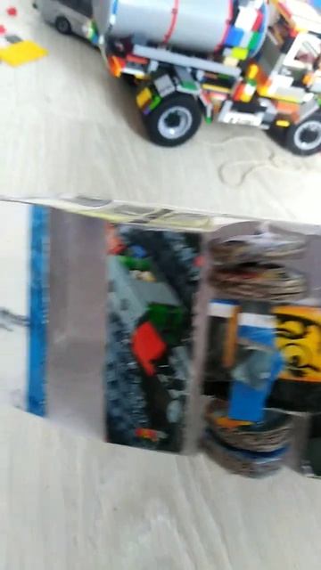 Лиаз 5256 из бумаги и картона в масштабе 1:43.