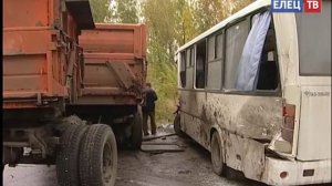 В Елецком районе столкнулись рейсовый автобус «Елец-Долгоруково» и КамАЗ. 9 человек пострадали
