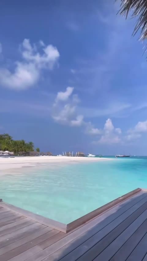 Мальдивы – это уникальная страна, привлекающая туристов своей изоляцией и красотой природы. Отдых... смотреть онлайн