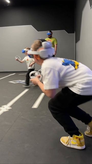 Хочешь поиграть на VR-арене бесплатно? Пиши в комментарии - расскажем как #shorts #mirvr