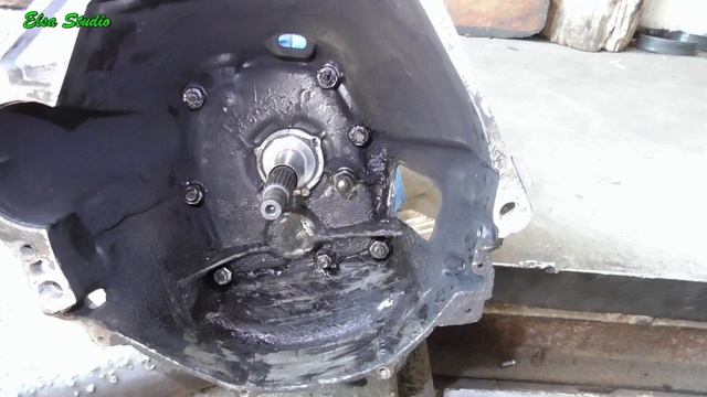 Замена направляющей втулки муфты подшипника выключения сцепления Chevrolet Niva смотреть онлайн