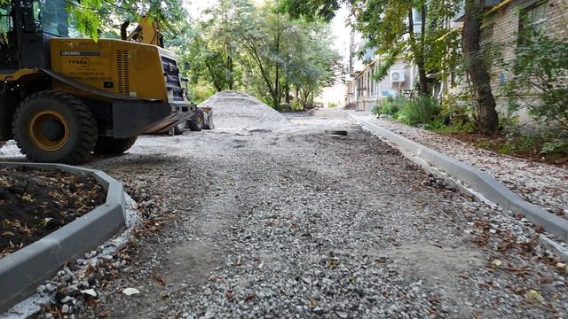 Состояние асфальта во дворе 27 августа 2025