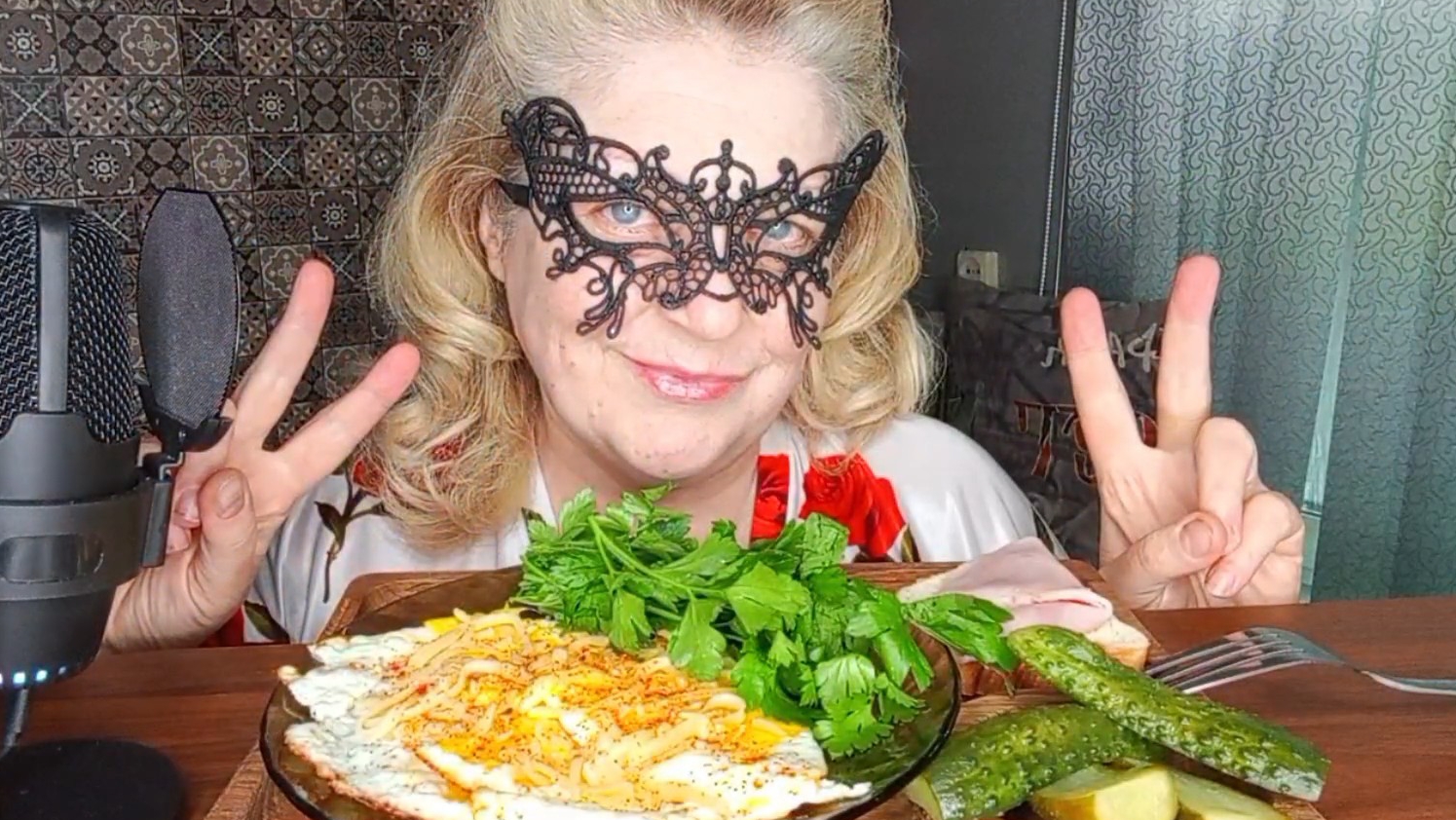 💥МИНИ ОБЖОРЧИК"ТОЛЬКО ВСТАЛА УЖЕ УСТАЛА"💥 смотреть онлайн