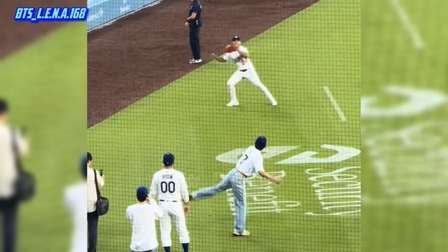 Церемониальный бросок Ви на стадионе Доджерс смотреть онлайн