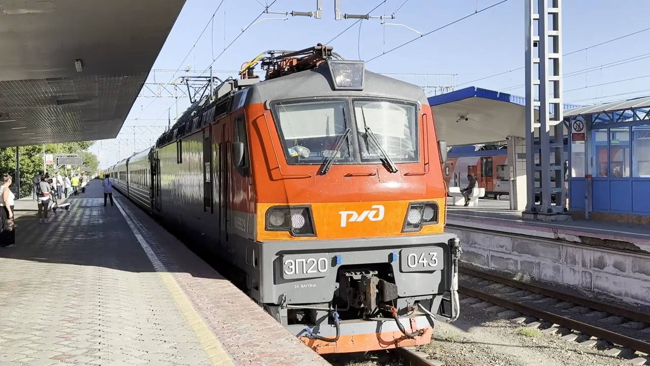 ЭП20-043 с поездом № 12 Москва - Анапа смотреть онлайн