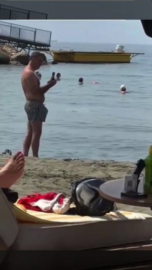 Фоткает с удовольствием 😂