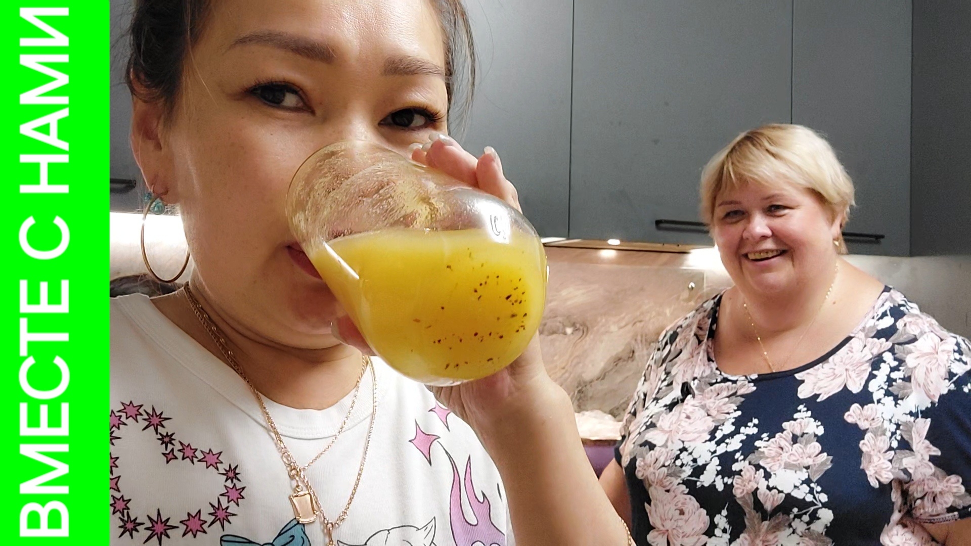 В гостях у Оли пробуем вкусняшки 🥰 Наконец-то поменяла масло в двигателе))) смотреть онлайн