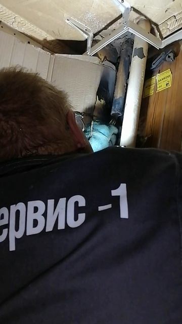 И как тут менять эту трубу,жилец всегда прав. смотреть онлайн