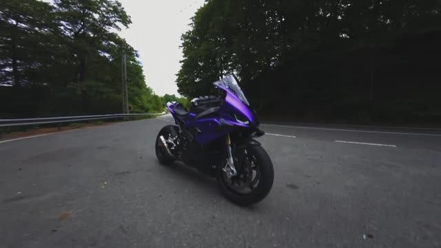 BMW S1000RR смотреть онлайн