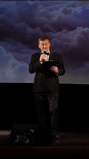 Как слово наше отзовется Нам даётся благодать Не измени же ты себе Оправдайся перед Богом #стихи #по смотреть онлайн