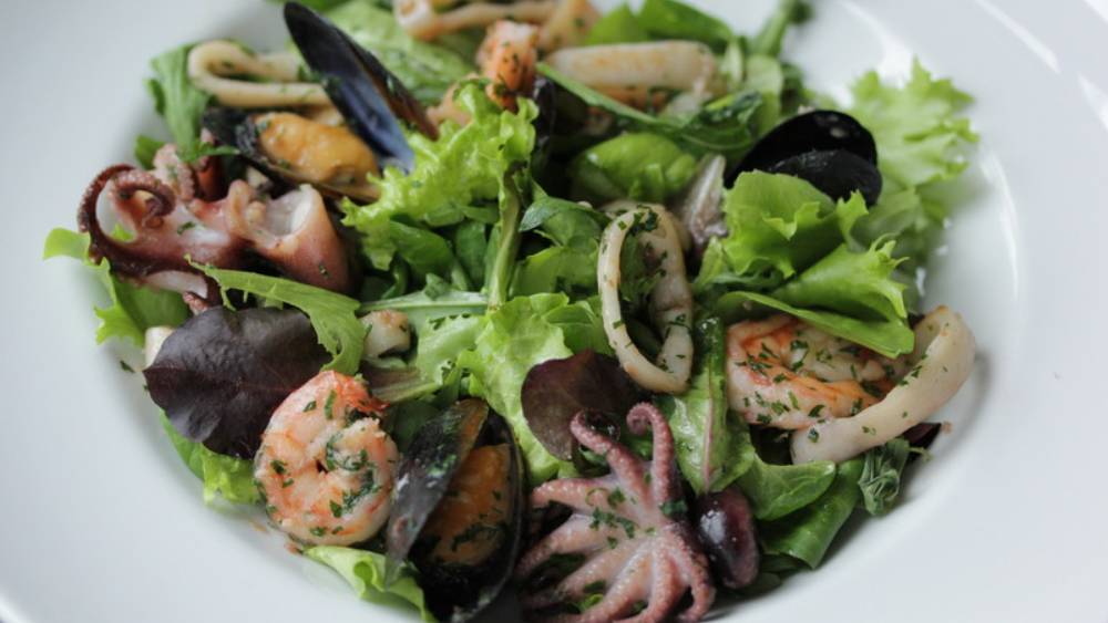 Салат с морепродуктами