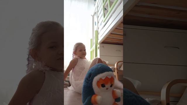 мой 1 клип. ставьте лайки и подписки смотреть онлайн