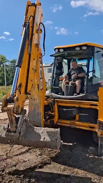 ❓Сколько получает тракторист? #jcb #спецтехника #стройка #трактор #бизнес #деньги #юмор #приколы смотреть онлайн