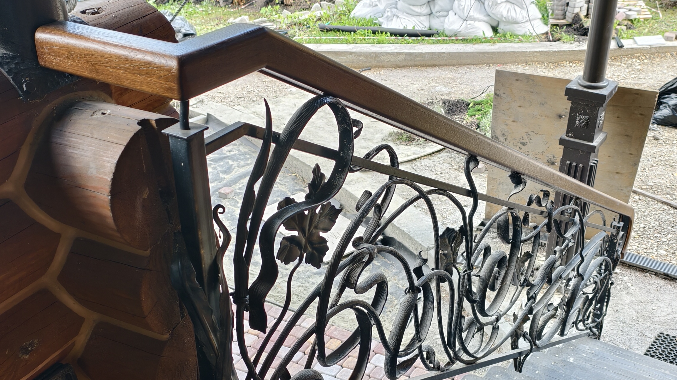 Поручень из массива дуба