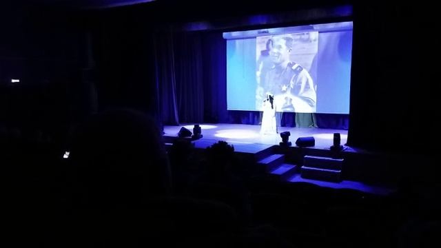 ВНУЧКА ПОЁТ смотреть онлайн