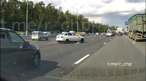 МКАД, вывалился из авто 😁