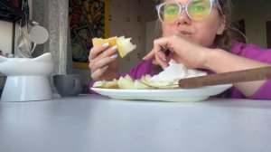 МУКБАНГ КОСТЫЛЕВА И ЕЁ РАСТОПЫРКА ЧЕМ ОНА БЕСЕТ ЛЮДЕЙ?