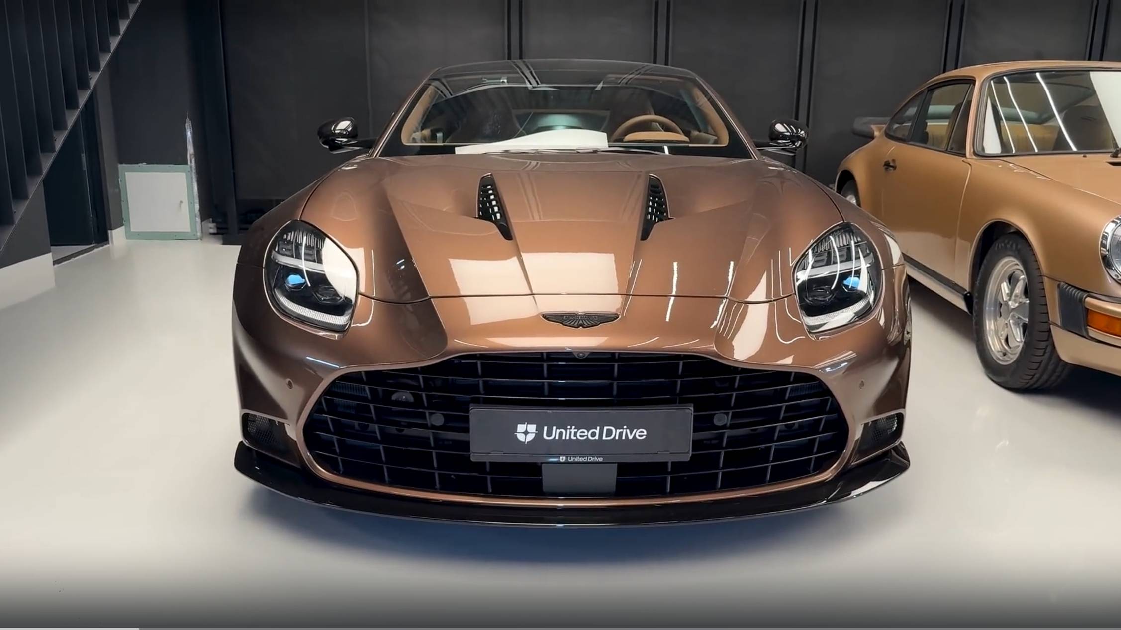 Aston Martin Vanquish 2026 обзор смотреть онлайн