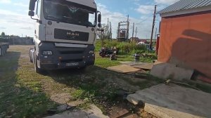 Давит масло отовсюду.  Оторванный амортизатор. Всё расходники.