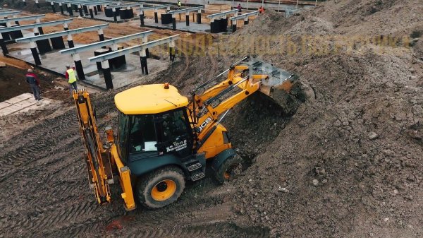 Видео про то, как Экскаватор—погрузчик jcb 3cx строит станцию МЦК Курская | Ragnar Machinery