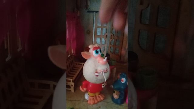 пчела зомби 🧟 🐝у бубы дома летает