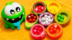 Познавательная игра: что Ам Ням нашёл в песке? Учим фрукты вместе!