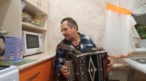 Виктор Чернов исполняет "Страдания" на гармони Маторина.