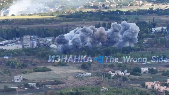 Авиаудар по ПВД Всу в Красноармейске 💥🇷🇺👊 смотреть онлайн