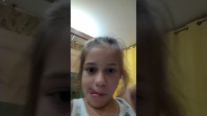 Показываю подарки моему другу