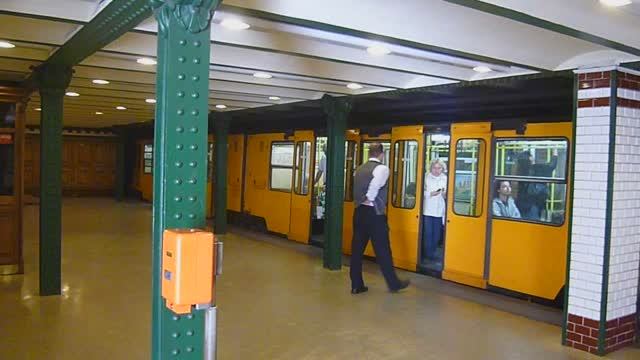 Старая линия метро в Будапеште (Венгрия).