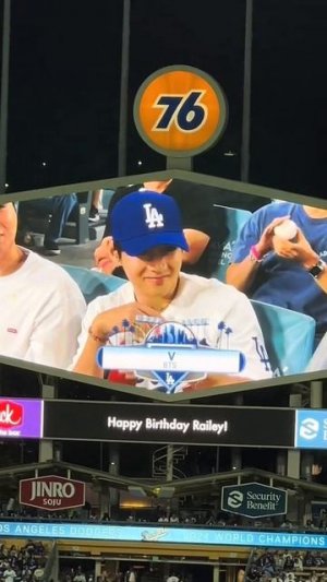 Его улыбка, когда он становился таким застенчивым...