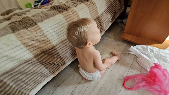 Научил спускаться с кроватки дочку! 🤸♀️👶 #Дочка #Кроватка #Умение смотреть онлайн