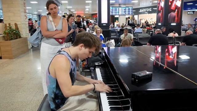 DIE WITH A SMILE AIRPORT PIANO PERFORMANCE MALTA смотреть онлайн