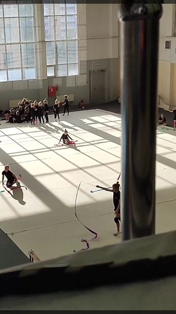 Тренер по футболу Стадион в кадре Снимается кино Тренировки будет #кино #футбол #стадион смотреть онлайн