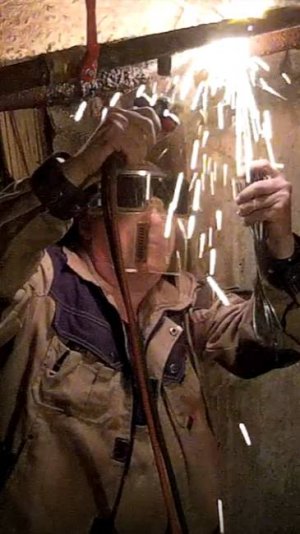 Газосварка ЖКХ. Работаем в подвале