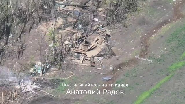 Работа наших штурмовиков в посадке, уничтожение блиндажа противника смотреть онлайн