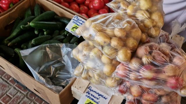 #якутск Местные арбузы по 150 рублей! В овощных рядах Крестьянского рынка г. Якутск 29.08.2025 г. смотреть онлайн