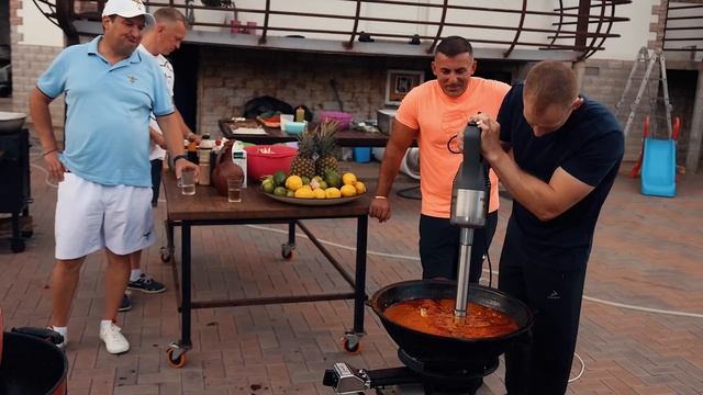 ТОМ-ЯМ на 40 ЛИТРОВ! В КАЗАНЕ во ДВОРЕ. Том-ЯМ по-кавказски. ENG SUB смотреть онлайн