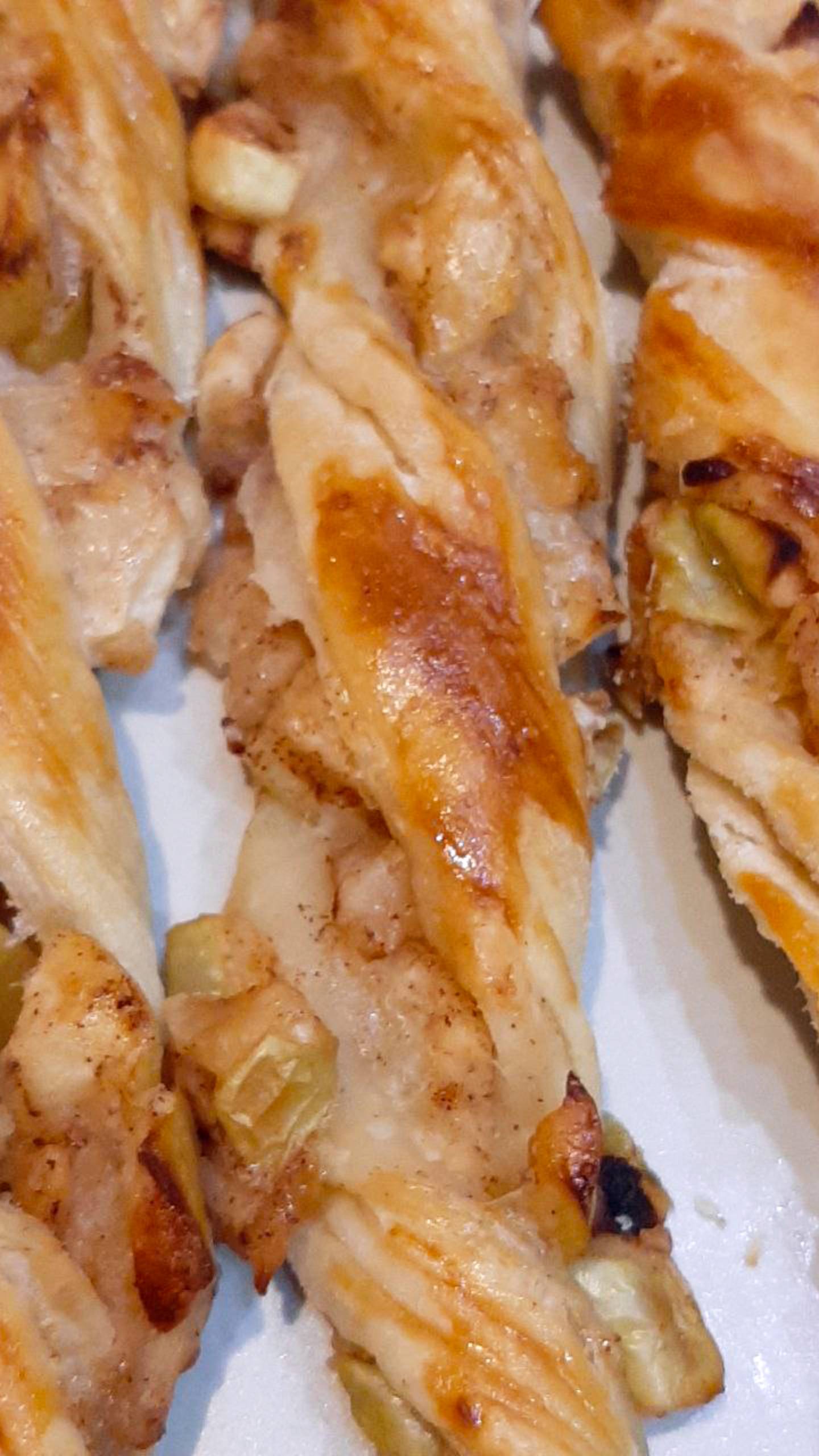 Слоёные косички с яблоком. Дюжина рецептов с яблоками (1). смотреть онлайн