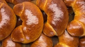 Рогалики с повидлом и орехами