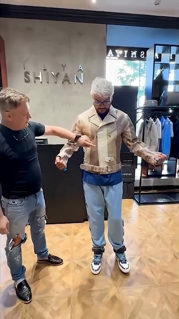 Филипп Киркоров КУПИЛ куртку ПО ЦЕНЕ КВАРТИРЫ #филиппкиркоров #киркоров #новость #звезды #юмор смотреть онлайн