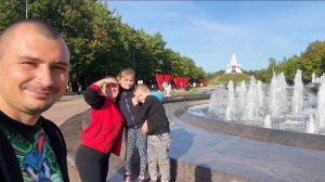 Устали от деревни. Собрались и уехали в город. Давно нужно было так сделать. Жизнь простых людей.